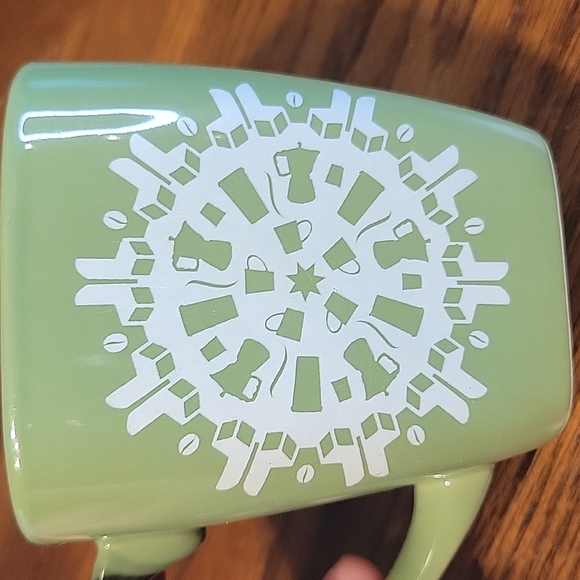 Starbucks 2004 Retired Green Snowflake 10 oz. Cup Mug - Picture 3 of 4